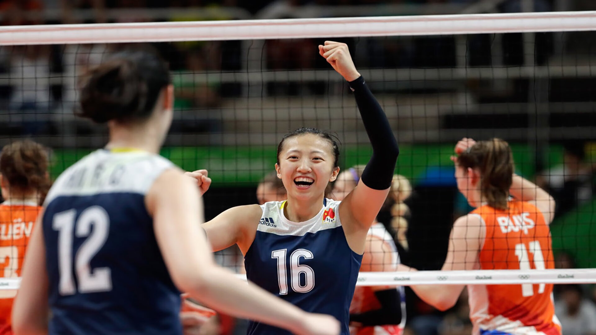 世界杯2026-哈利伯顿压力下完成爆发，鹈鹕防守锁死上海队，现代篮球的攻防启示录
